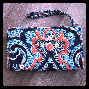 Vera Bradley Font Zip Wrislet